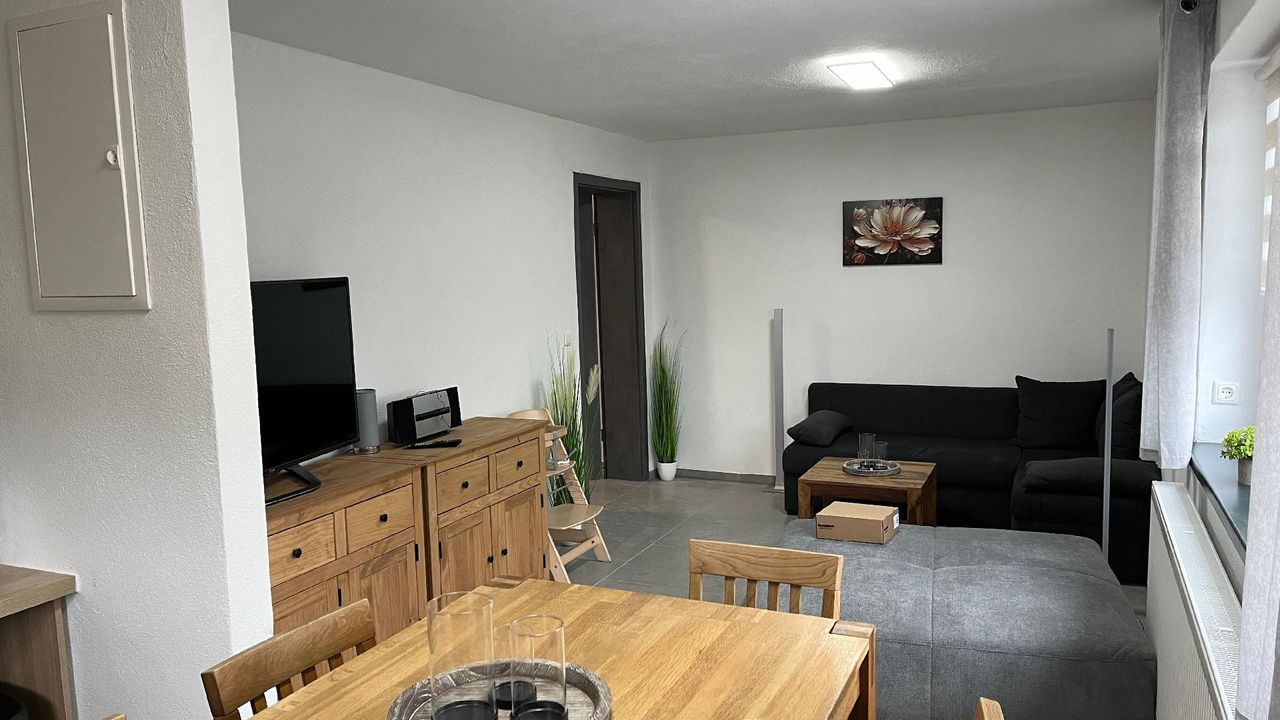 WOHNZIMMER-KÜCHE WOHNZIMMER-KÜCHE